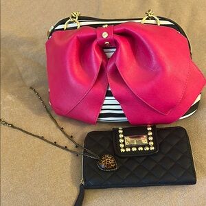 holiday gift!! Betsey Johnson Pink and Black Bow Accent Handbag w/ accessories